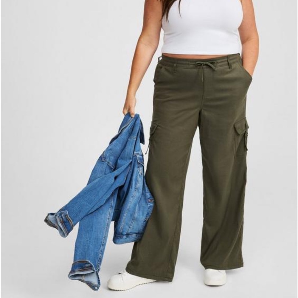 Torrid Olive Green Cargo Pants *short*